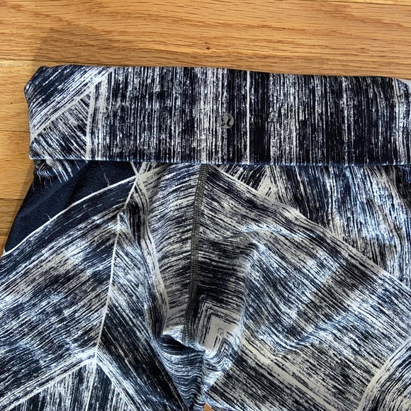 Lululemon legging - Picture 3 of 3